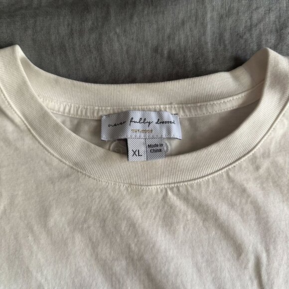 Never Fully Dressed Palm boob shirt - white palm tree t-shirt - Picture 5 of 7